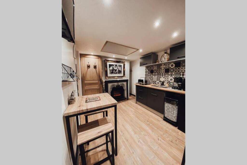 Appartement Romantique Parisien, Baignoire Retro Au Pied Du Lit Boulogne-sur-Mer Kültér fotó