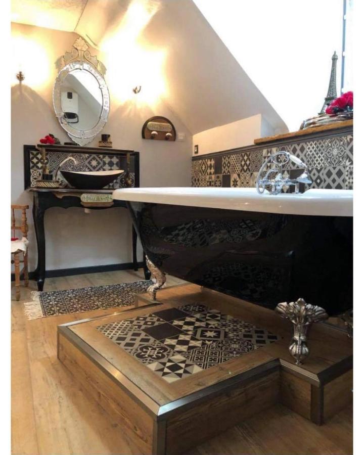 Appartement Romantique Parisien, Baignoire Retro Au Pied Du Lit Boulogne-sur-Mer Kültér fotó